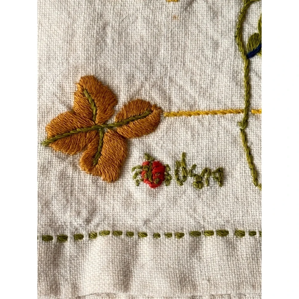 MCM Vera Neumann Vintage Linen Blend Fingertip Towels Embroidered Fern Set of 2